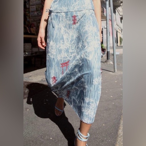 ZARA
Oriental Asian Pleated
MIDI SKIRT, Size: S - Picture 2 of 10